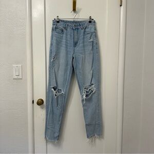 American Eagle Curvy Mom Jeans | Size 6 Long | Light Wash Distressed